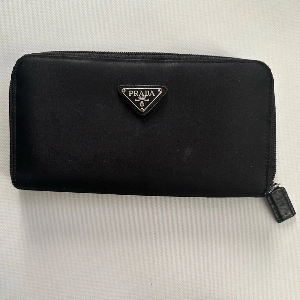 PRADA WALLET - Picture 1 of 4
